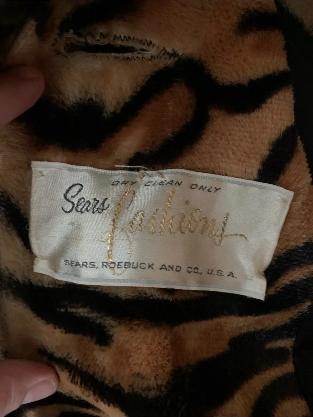 Vintage Faux Fur Tiger-Print Trench Coat with Black Faux Fur Trim 1950s - Picture 2 of 16